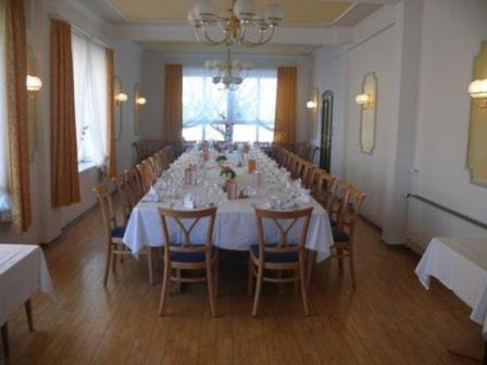 Stichwehs Hotel Am Bahnhof Elze Екстер'єр фото