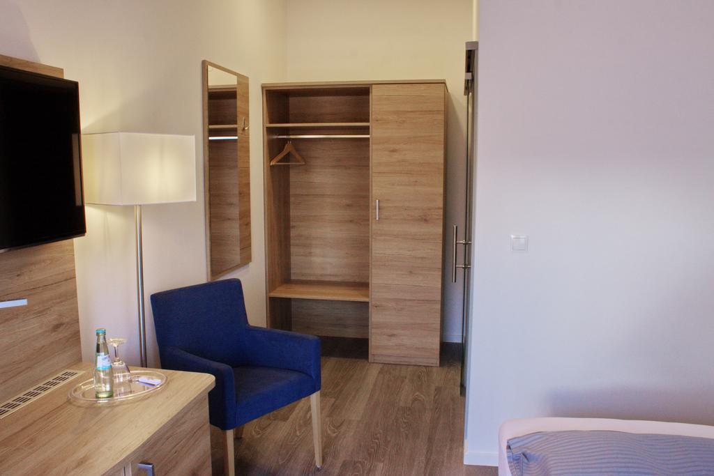 Stichwehs Hotel Am Bahnhof Elze Екстер'єр фото