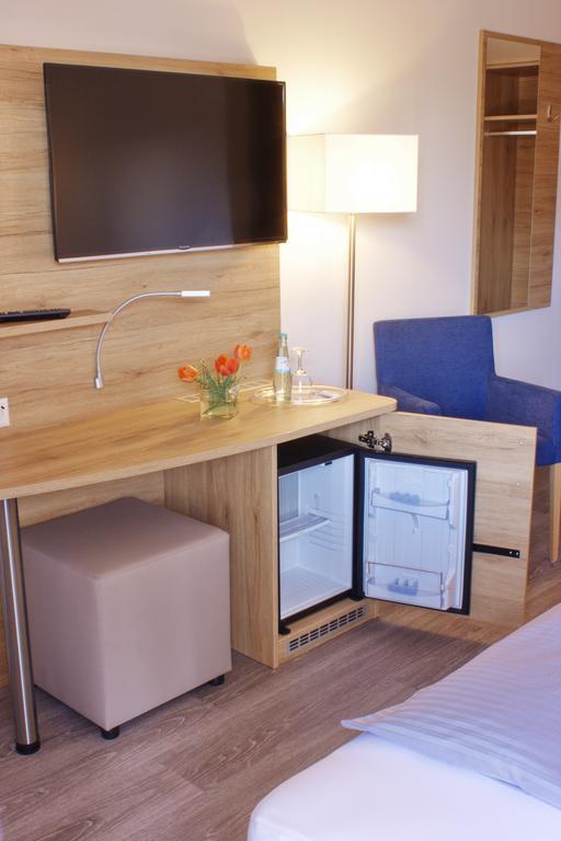Stichwehs Hotel Am Bahnhof Elze Екстер'єр фото