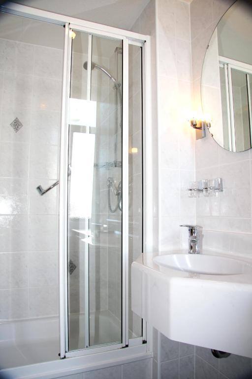 Stichwehs Hotel Am Bahnhof Elze Екстер'єр фото