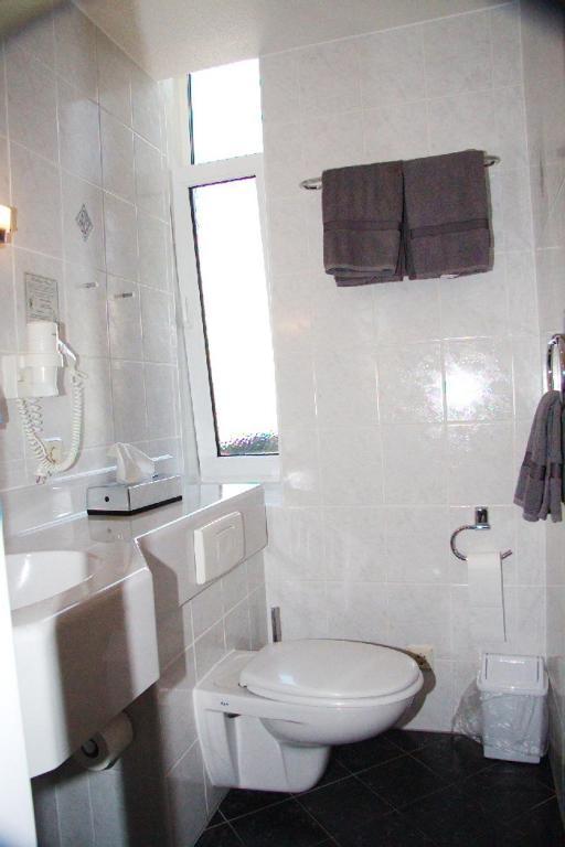 Stichwehs Hotel Am Bahnhof Elze Екстер'єр фото